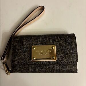 Michael Kors small wristlet/phone case, 2 card slots and 1 ID slot 5”